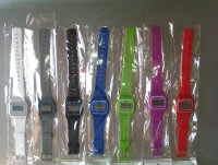Reloj De Moda Estilo Casio y correa de plastico
